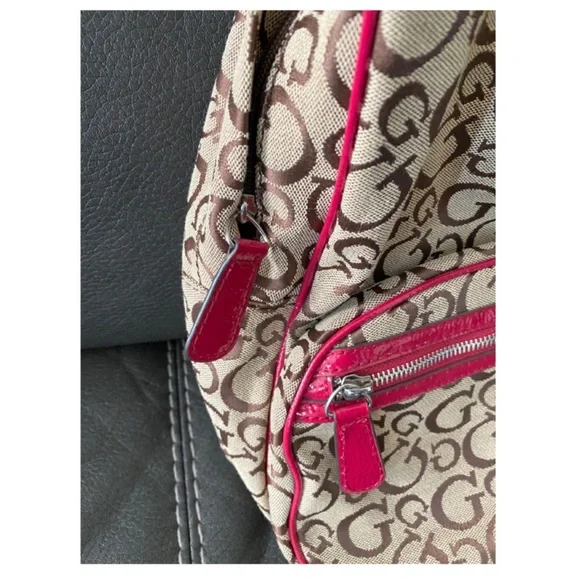 ‘Like-New Mini Guess Backpack’🎒💫 - Picture 5 of 16